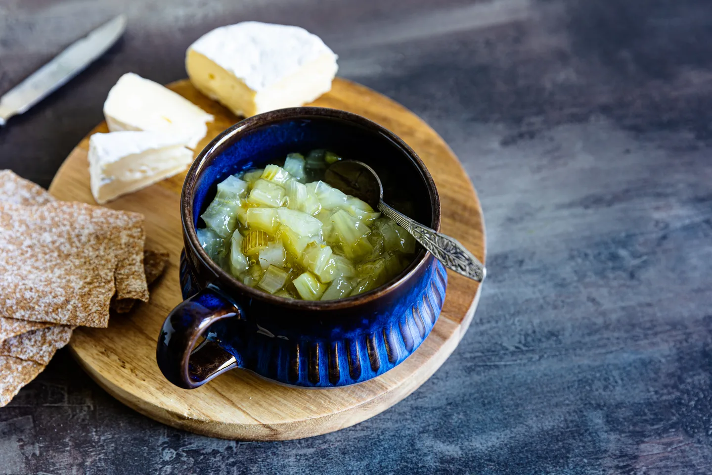 Fenkolihilloa sinisessä purkissa