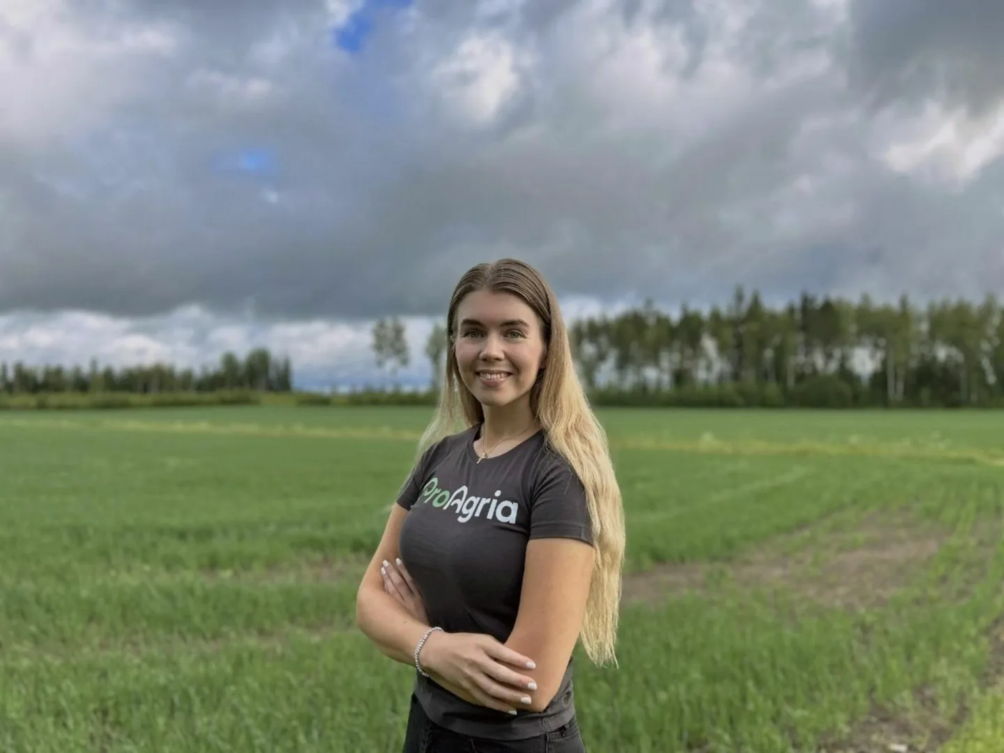 Katariina Tuominen peltonen keskella
