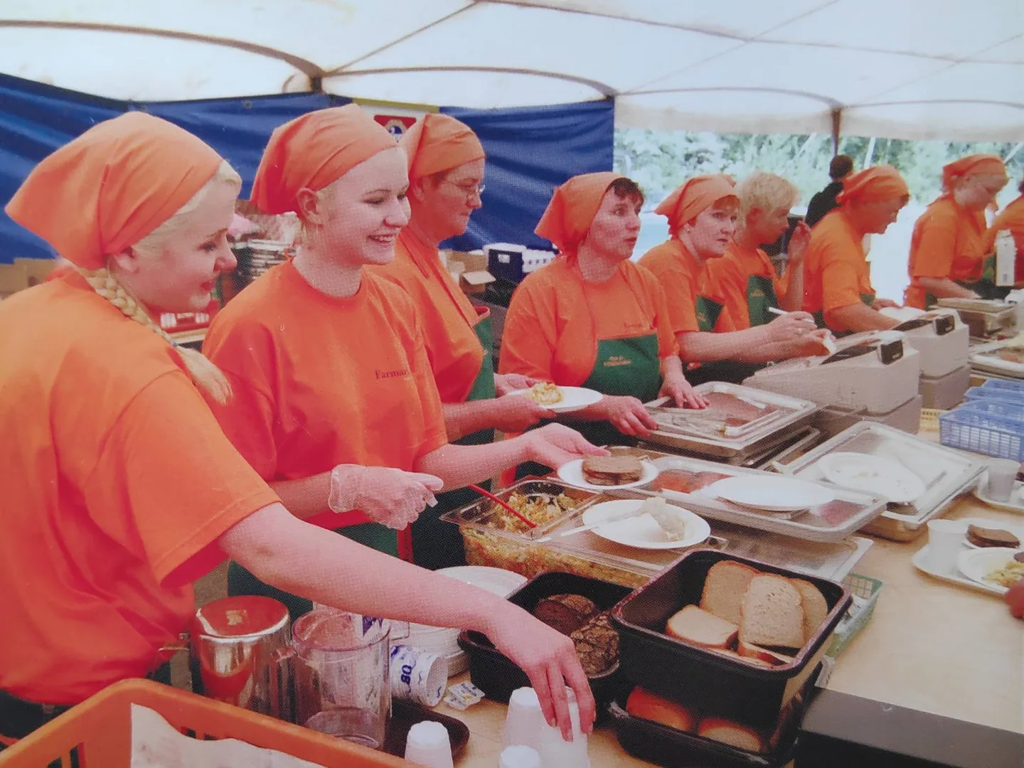 MKN naisia suurtapahtumien ruokapalvelu kuva Vesa Jaaskelainen