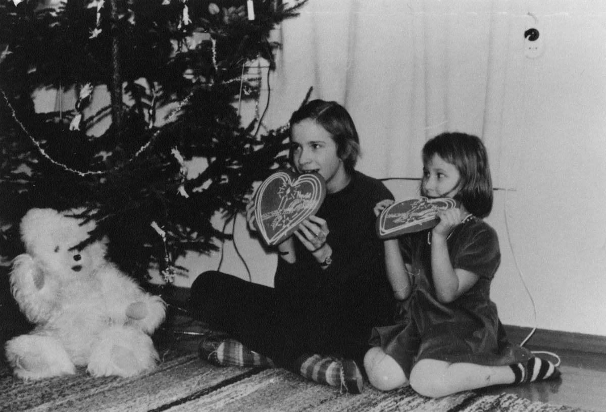 Jouluaaton viettoa Nukarilla. 1963. Kuva: Nurmijärven museon kuva-arkisto. Finna.fi