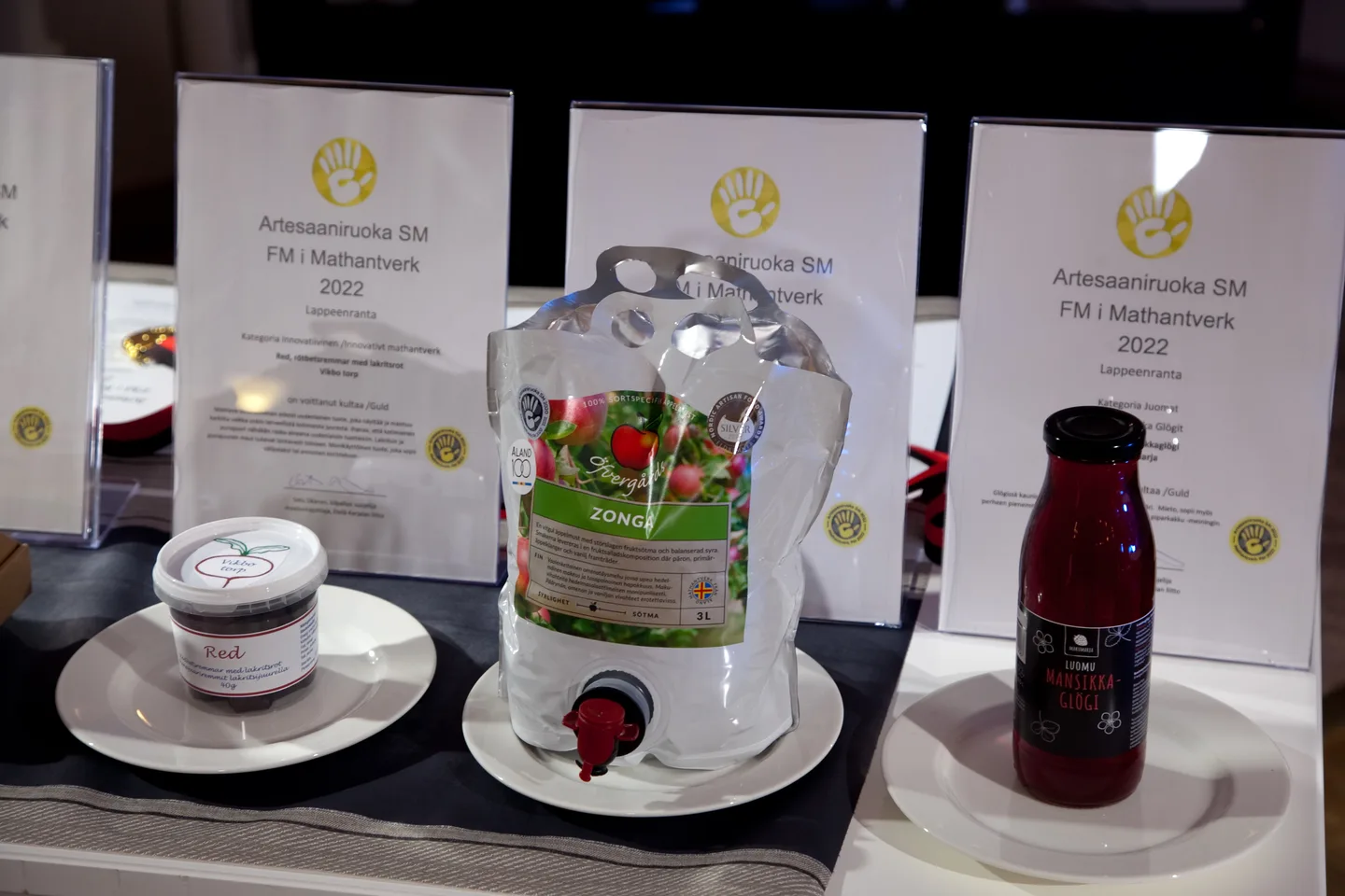 Artesaaniruokakilpailu 22 9 2022 ryhmakuva tuotteista kuva AP