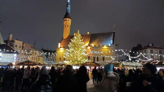 Tallinnan joulutorin joulukuusi