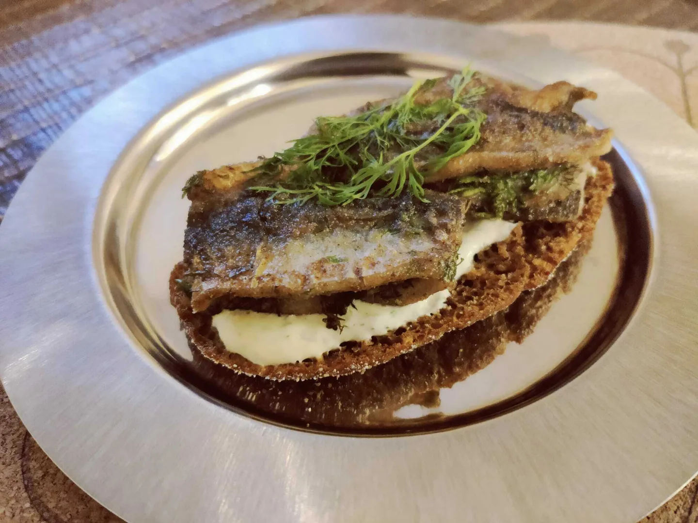 Silakka paistettu leivalla