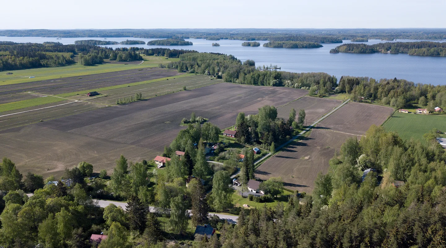 Nakyma Huittulan kylasta drone katselu Martina Motzbauchel