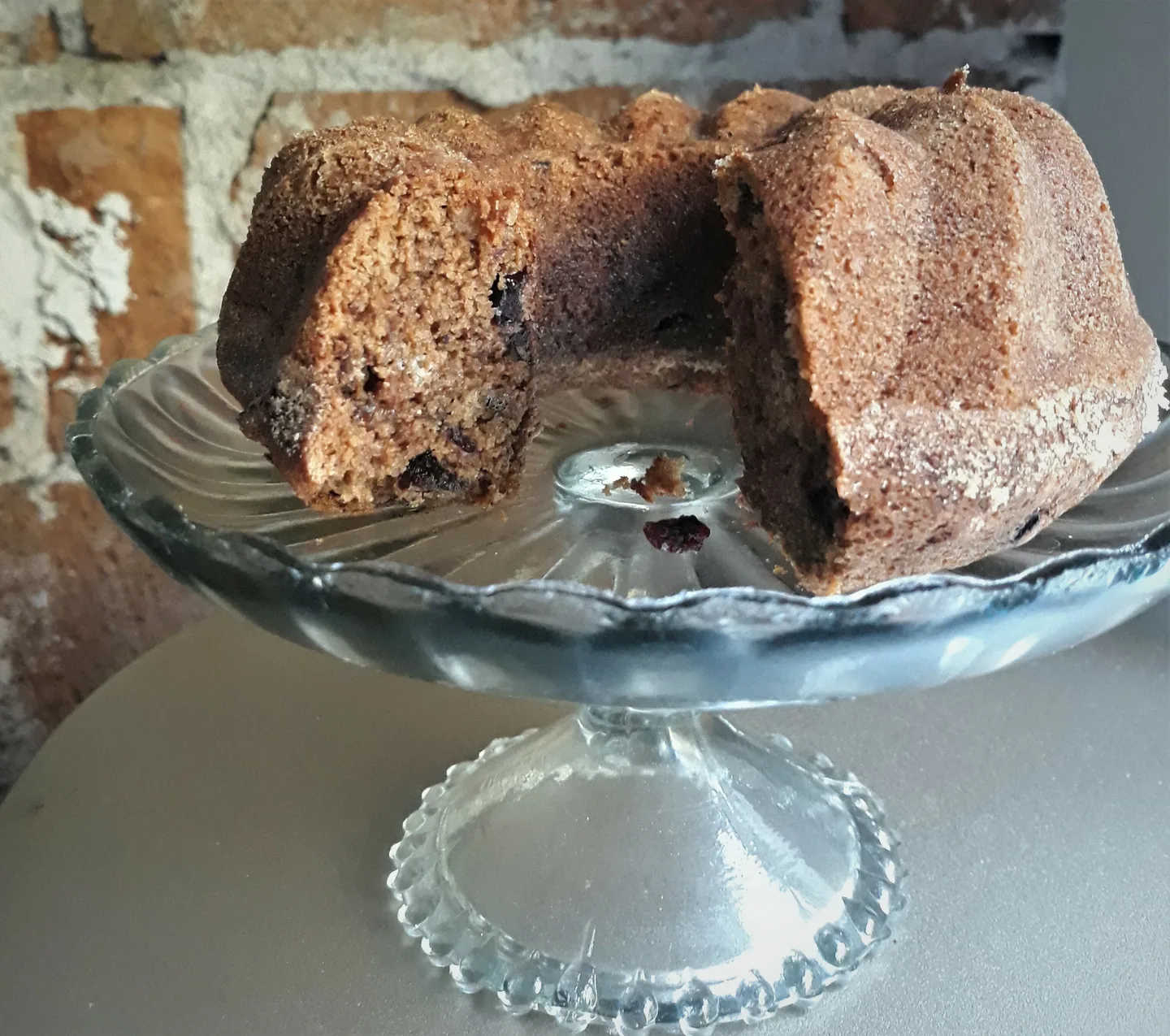 Kahvikakku jalallisella lasivadilla