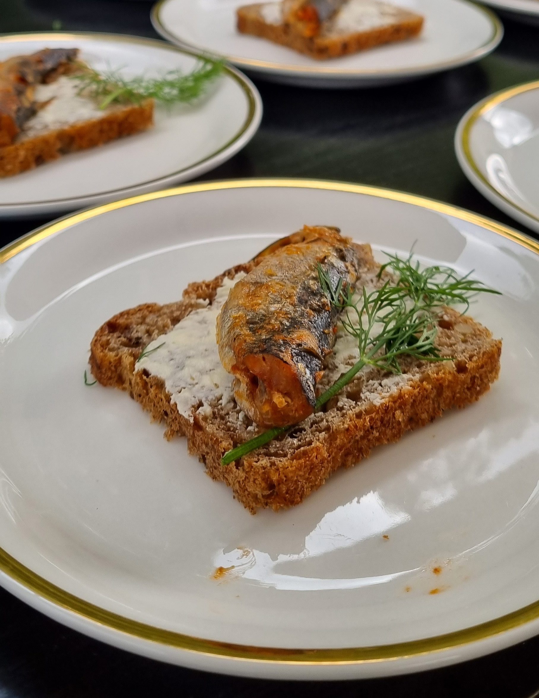 Muikkua jyväleipäsellä