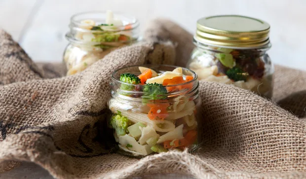 Mkn artikkeli pastasalaatti vaaka ruokaneuvot kuvamaa jakotitalousnaiset timoviljakainen