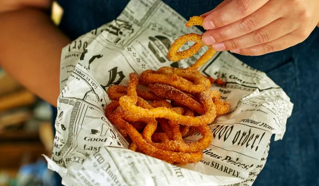 Perunaserpentiiniä sanomalehtipaperissa