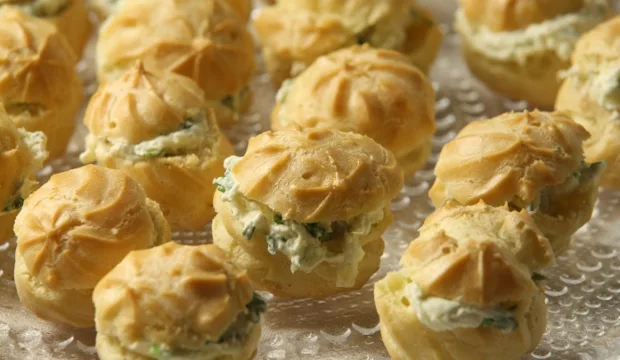 Täytetyt tuulihatut