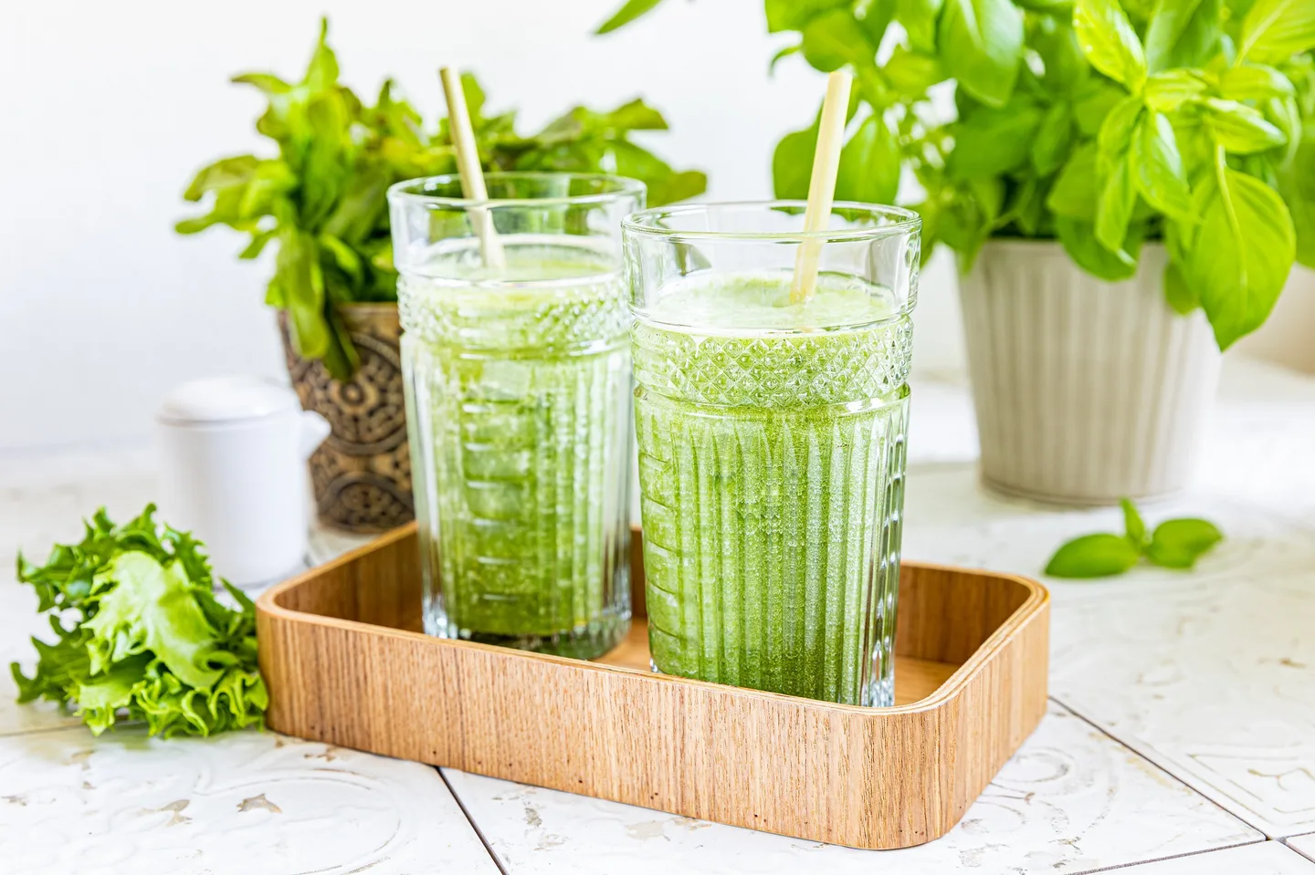 Vihreät smoothiet laseissa