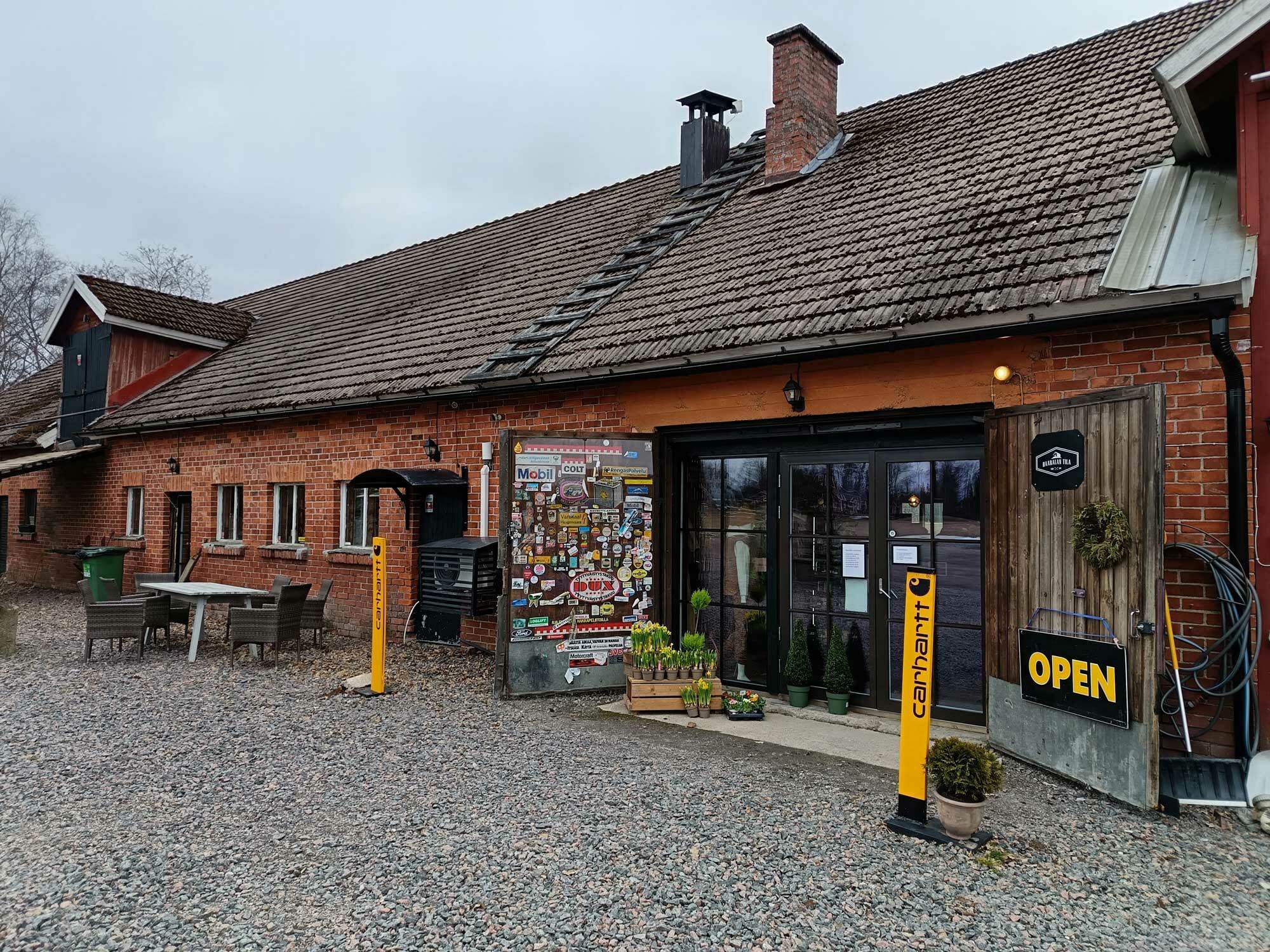 Myymälärakennuksen julkisivu