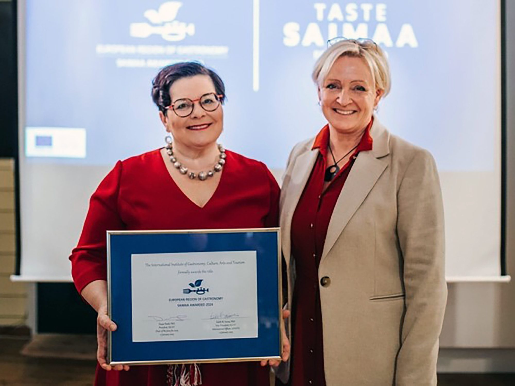 Sari Kaasinen ja Diane Dodd