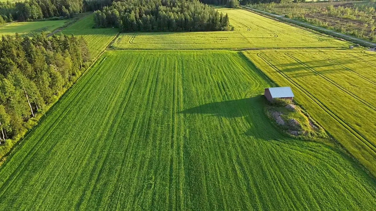 Dronekuvaus maaseutu Ville Myllyla