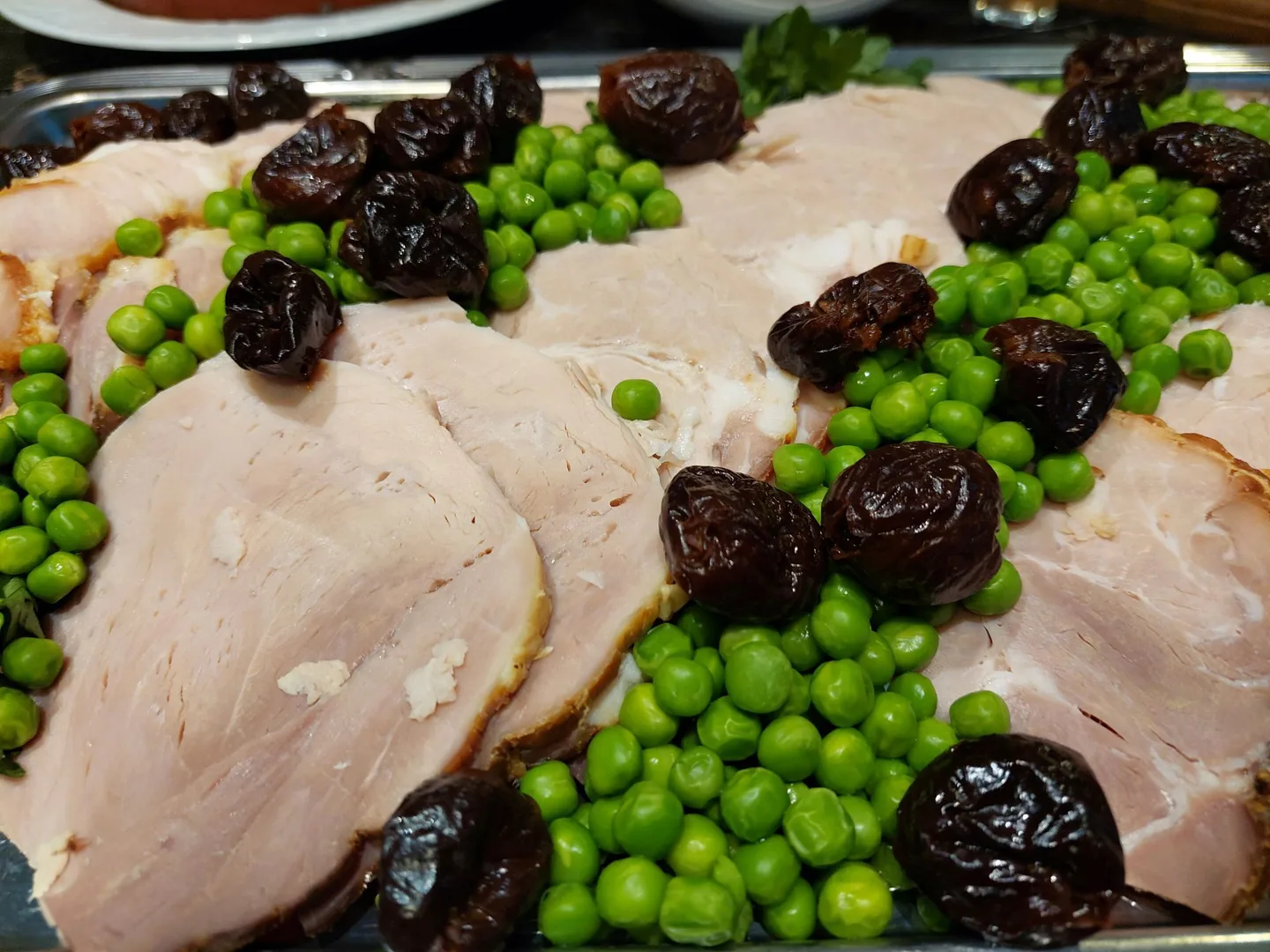 Joulukinkku herneiden kanssa