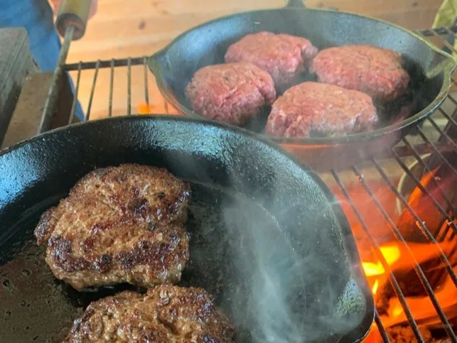 Nuotiolla kokkaaminen