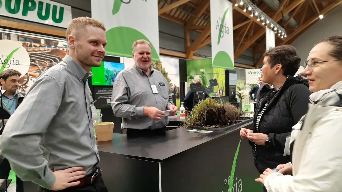 KoneAgria osasto Farmari