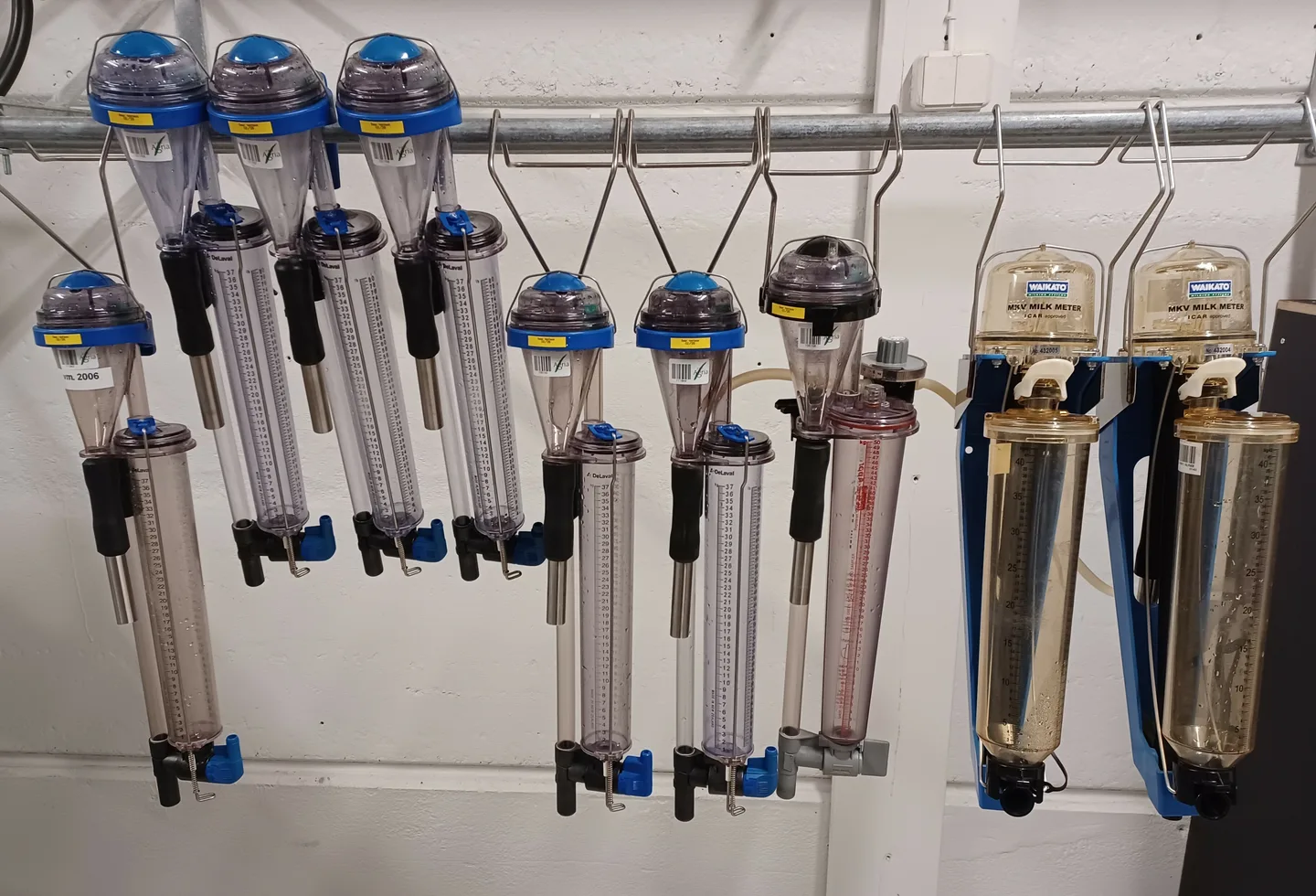 Siirrettavia maitomittareita