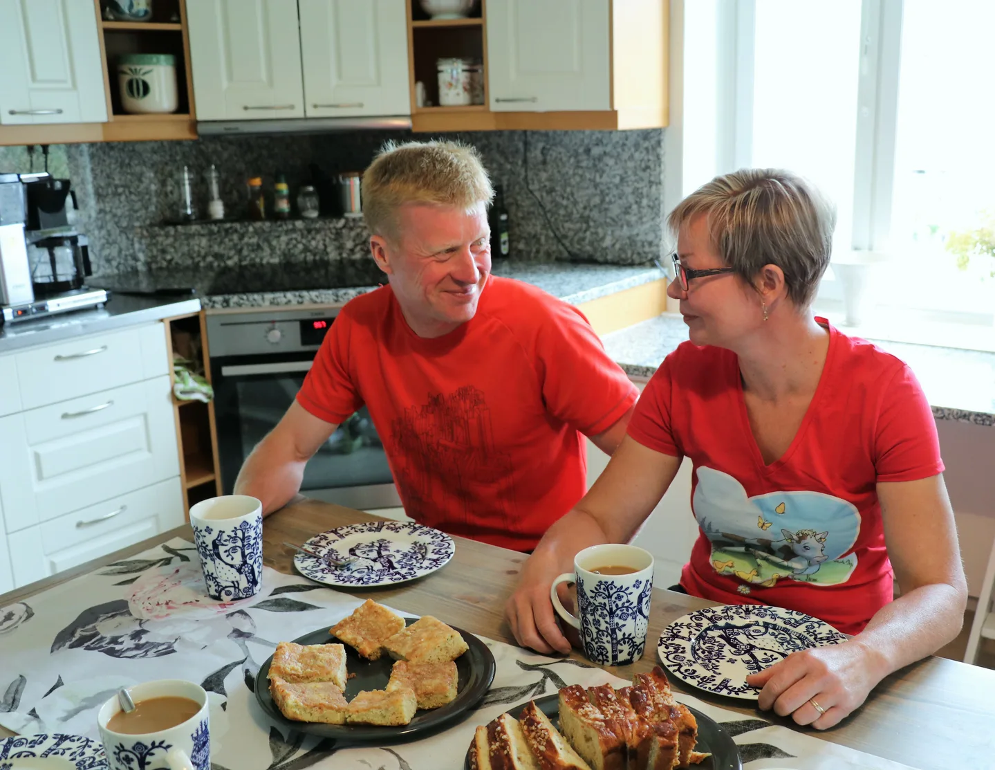 Maitotilayrittäjät Tuomo ja Satu Pulkka. Kuva: Paula Antikainen