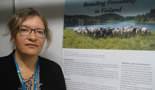 Kaie Ahlskog EAAP-seminaarin posterilla.