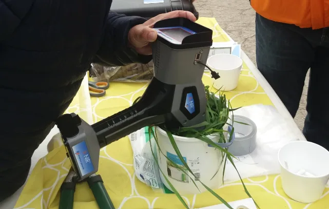 NIR-mittarilla saadaan tärkeää tietoa kasvustosta.