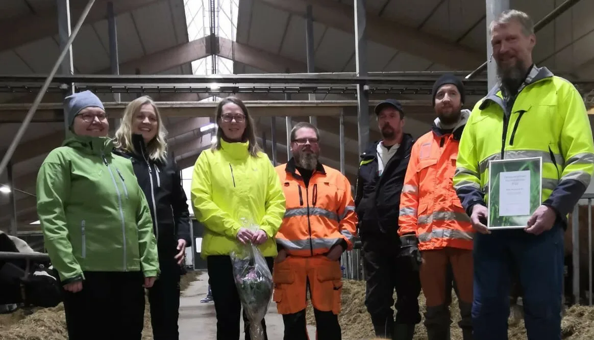 Kuvassa Simo Mäki (oik.), Janne Mäki, Marko Harkas, Patrik Haanperä, Mirka Puhakka, Anu Ellä ja Virva Hallivuori