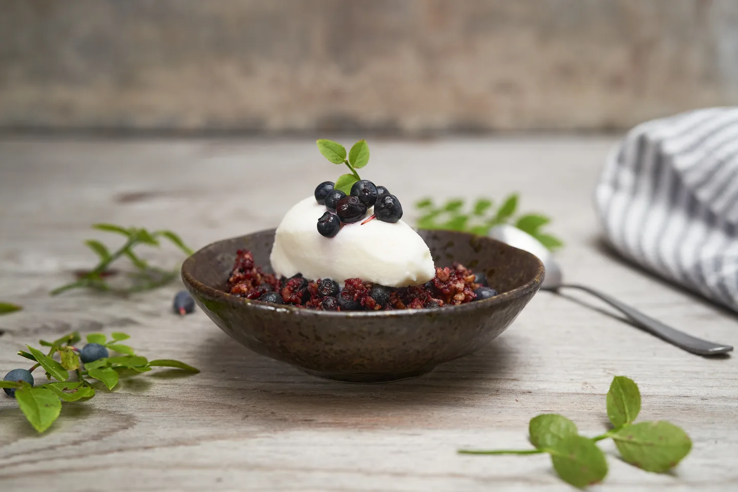 Maitojaatelo ja mustikkacrumble