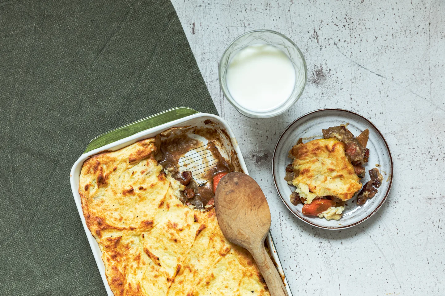 Juures-makkarapaistos ja lasi maitoa