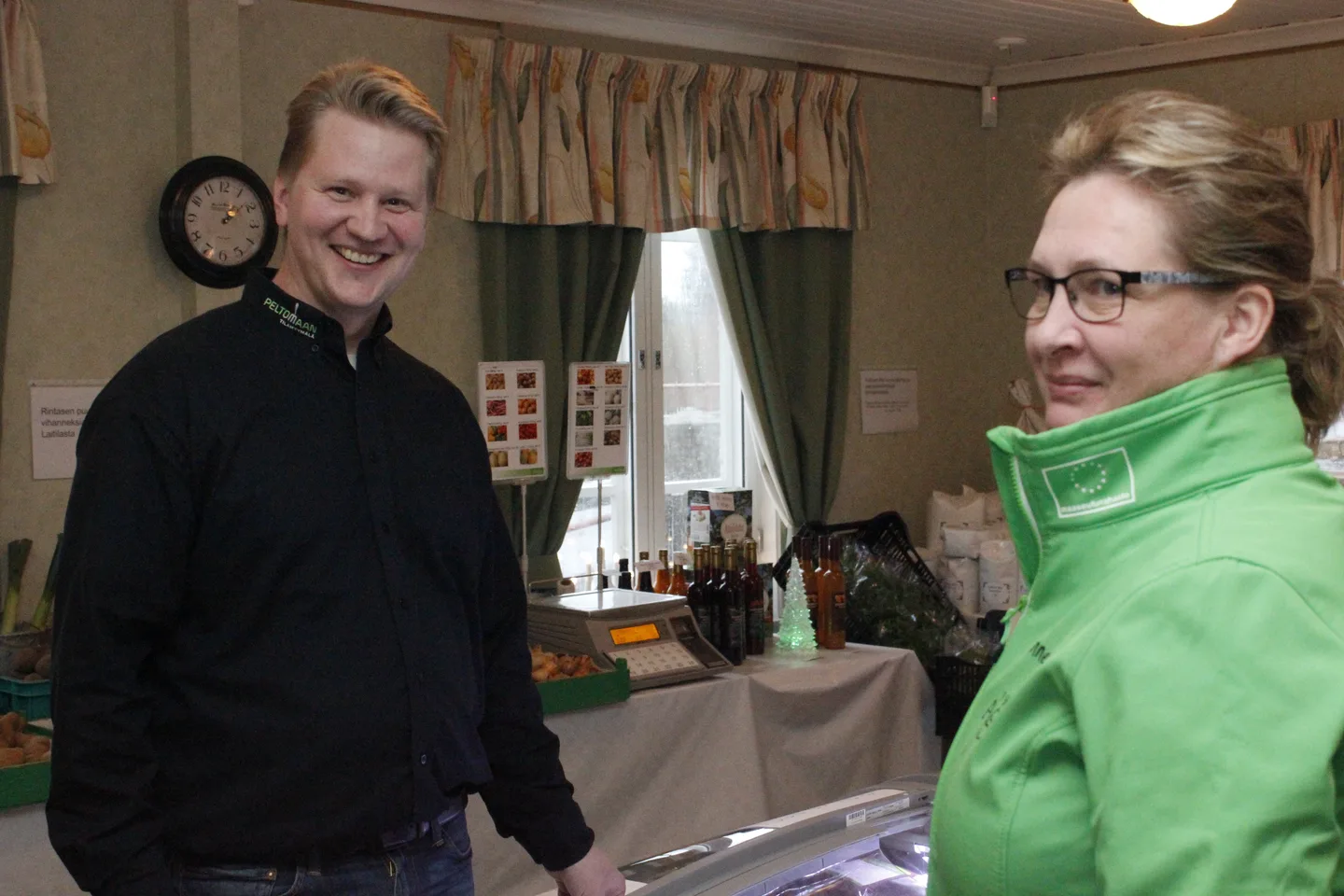 Matti Peltomaa sai liiketoimintasuunnitelman laatimiseen avun ProAgrian yritysasiantuntija Anne Heikintalolta.