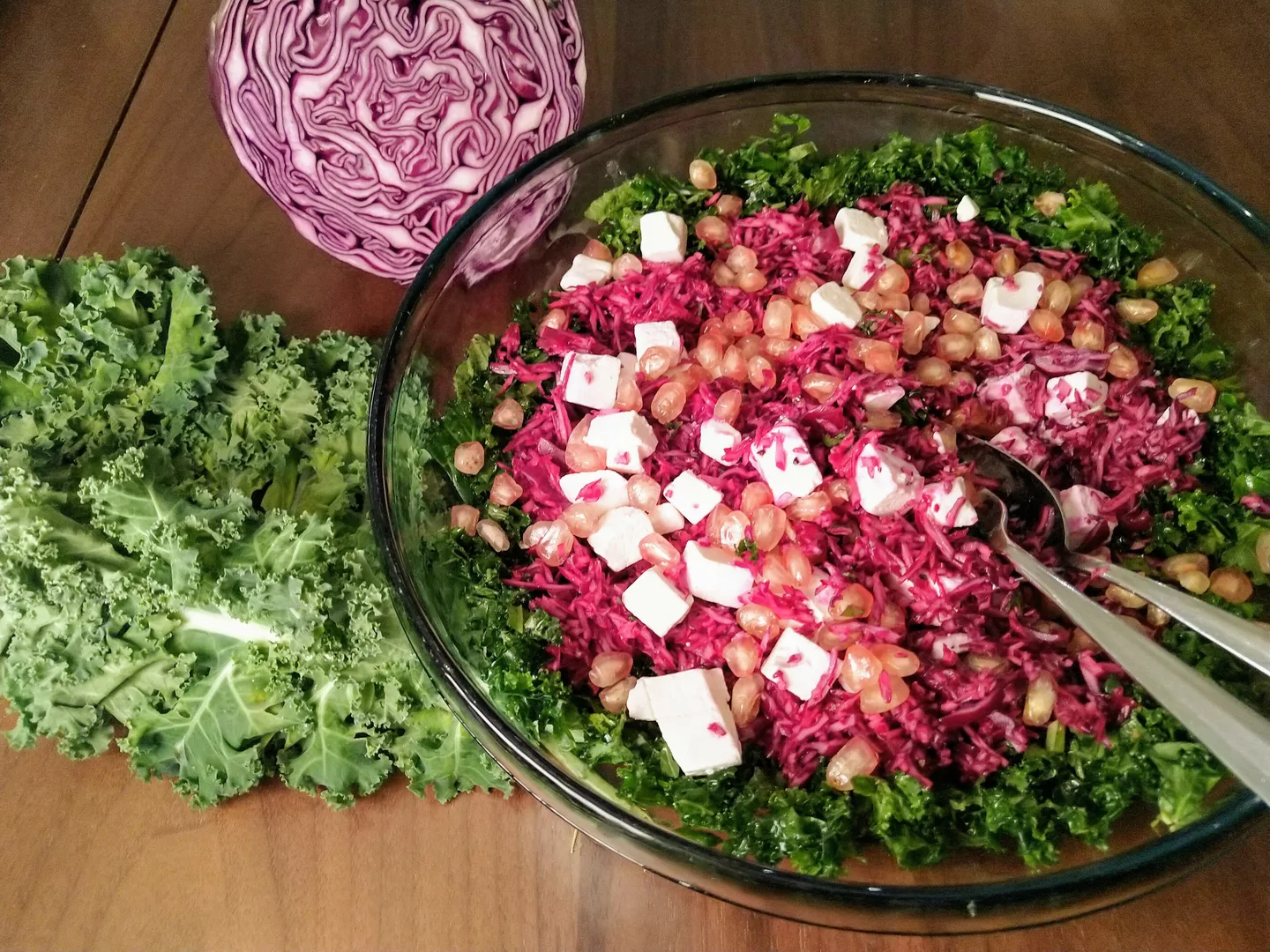 Punakaali-lehtikaalisalaatti