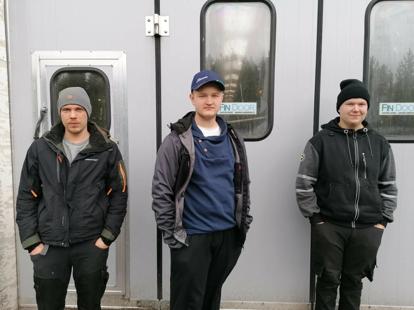 Sieviläisen Maitokangas Ay:n nuoret yrittäjät Niko Känsälä, Veikka Filpus ja Oskari Petäjistö rohkaisevat maatiloja yhteistyöhön ja yhteisyrittäjyyteen. Kuva: Juha Nivala